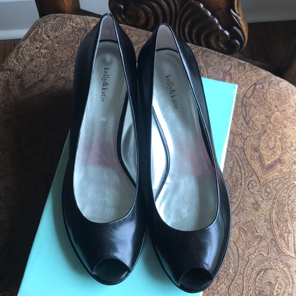 Kelly & Katie Rosemary Wedged Heels Size 8.5 M